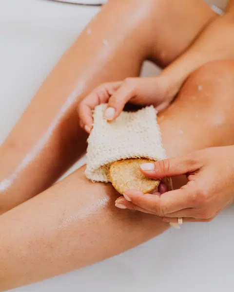 Thumbnail Apply nourishing oil BEFORE showering - for beautiful, radiant skin.